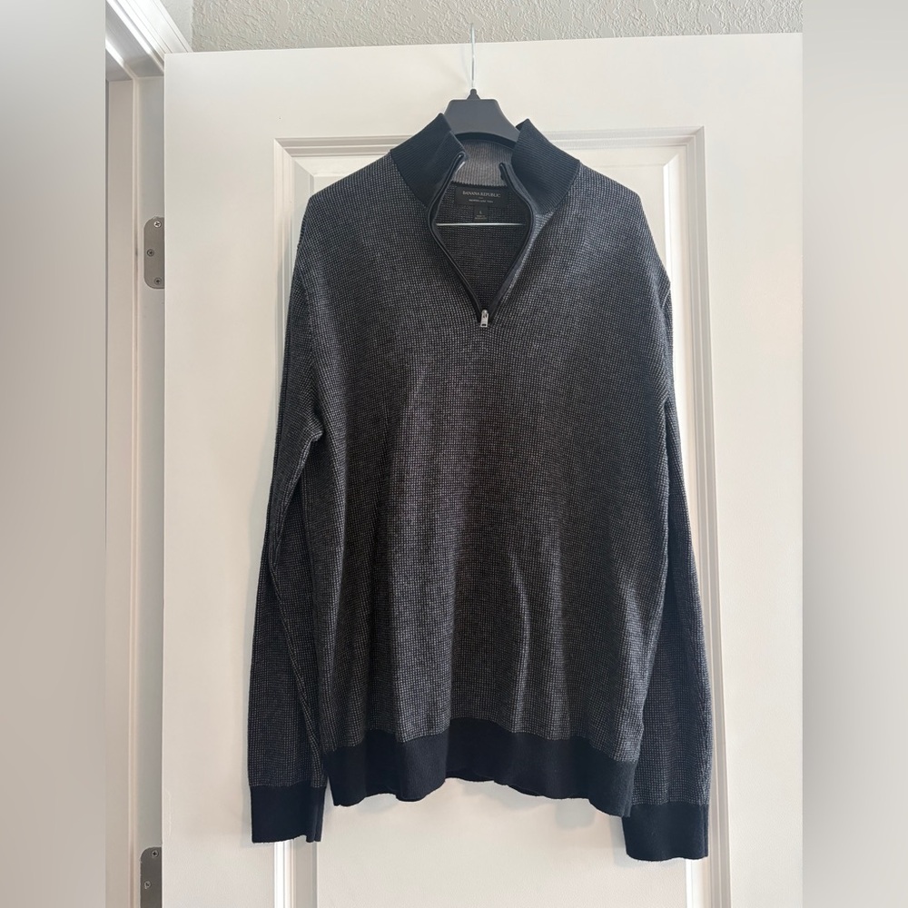 Banana Republic men’s size L 3/4 zip long sleeve sweater black and gray.